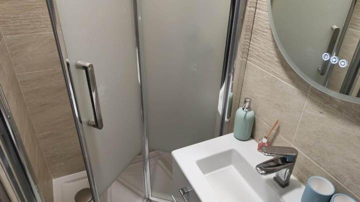 Chambre Privee Pour 4 Personnes En Banlieue Parisienne A Bondy Esterno foto